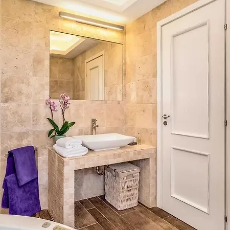 Mandola Villa